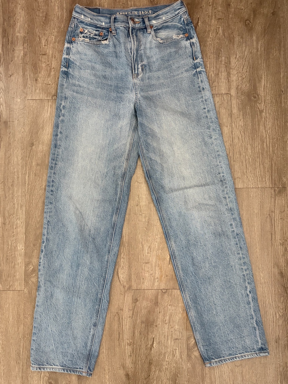 American Eagle Baggy Jeans Lightly Distressed Medium Wash Size 2 Regular